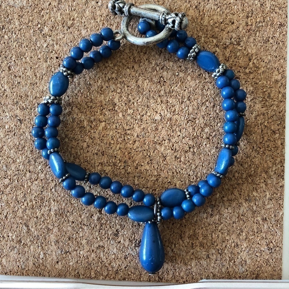 Handmade blue beaded bracelet